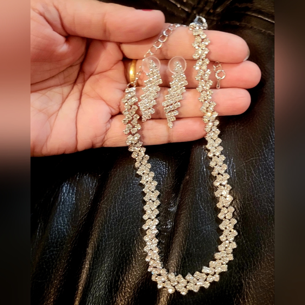 Necklace set NWOT
